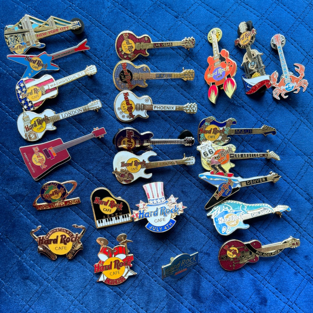 Vintage HARD ROCK pins (24 pins)